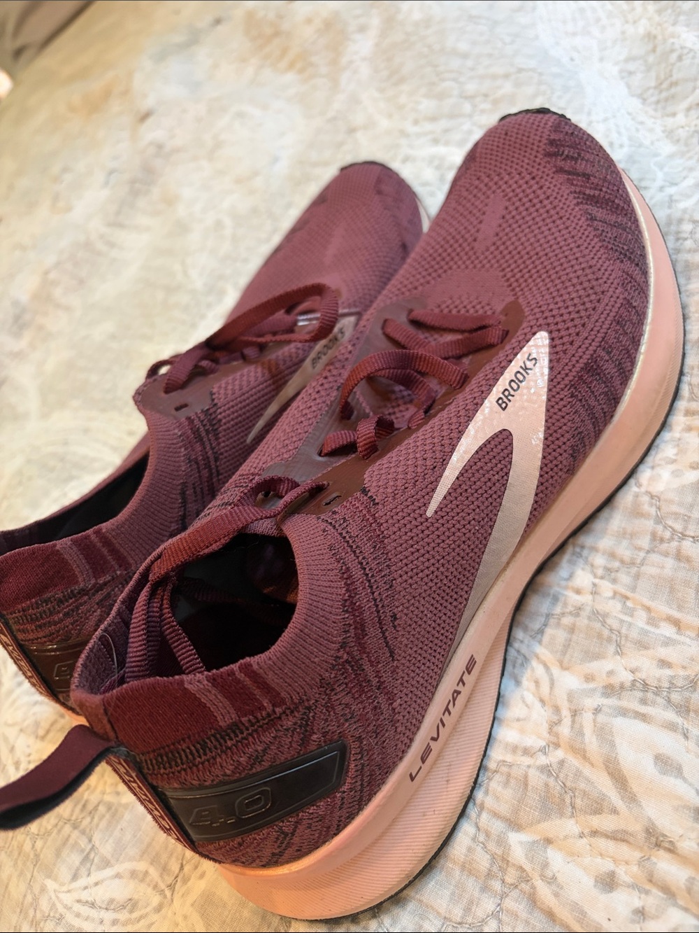 Brooks Womens Levitate Athletic Running Shoes in Burgundy LIKE NEW - Picture 3 of 6